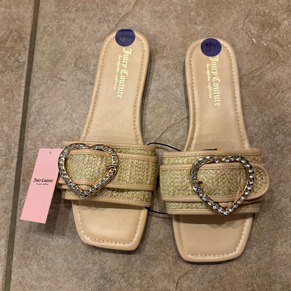 Juicy Couture Women's Zapphire Heart Buckle Slide Flat Sandals